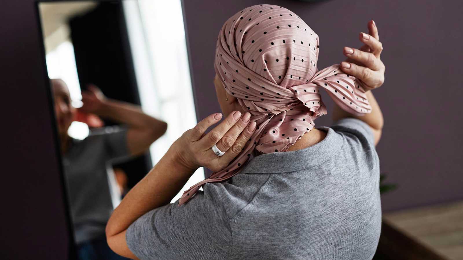 5 أسباب لتساقط الشعر أثناء العلاج الكيميائي