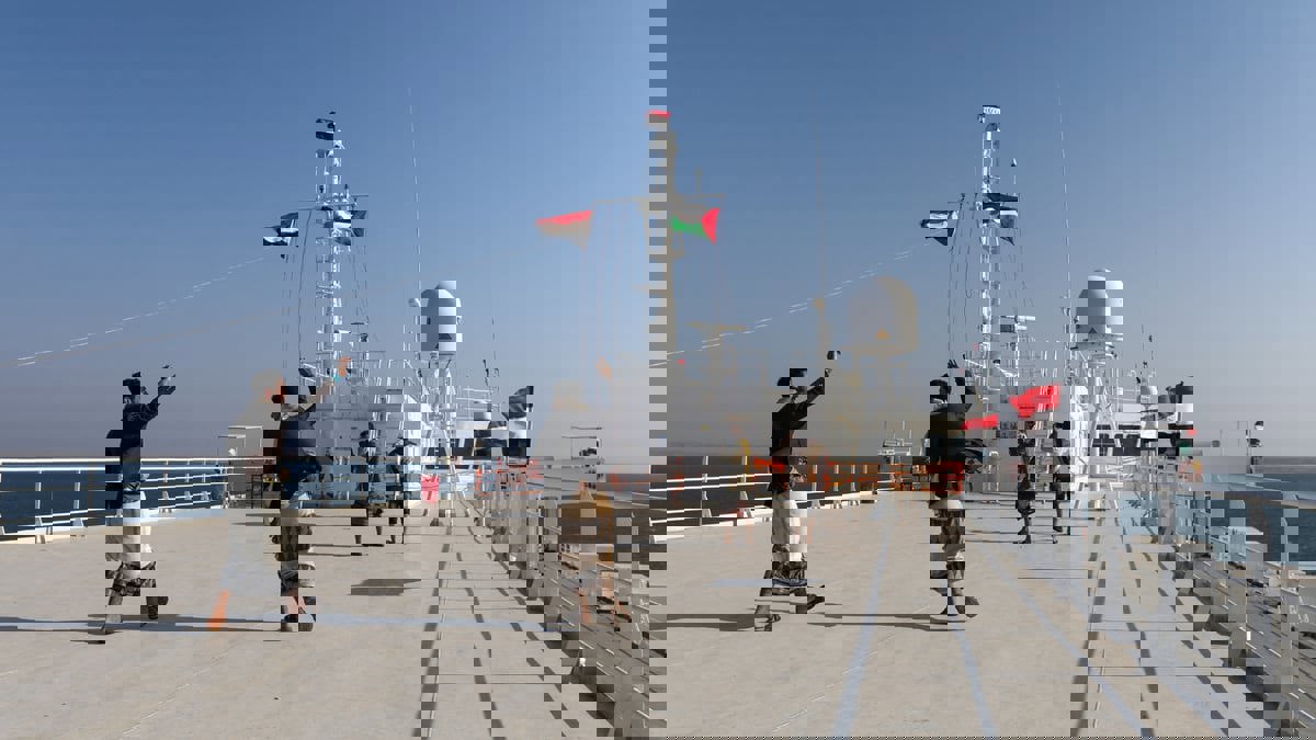 تقرير يتهم إيران بتدريب ميليشيا الحوثيين على مهاجمة السفن 