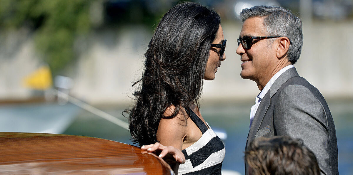 لماذا أهدى جورج كلوني رفاقه في رحلة جوية خوذات ضد الضجيج؟