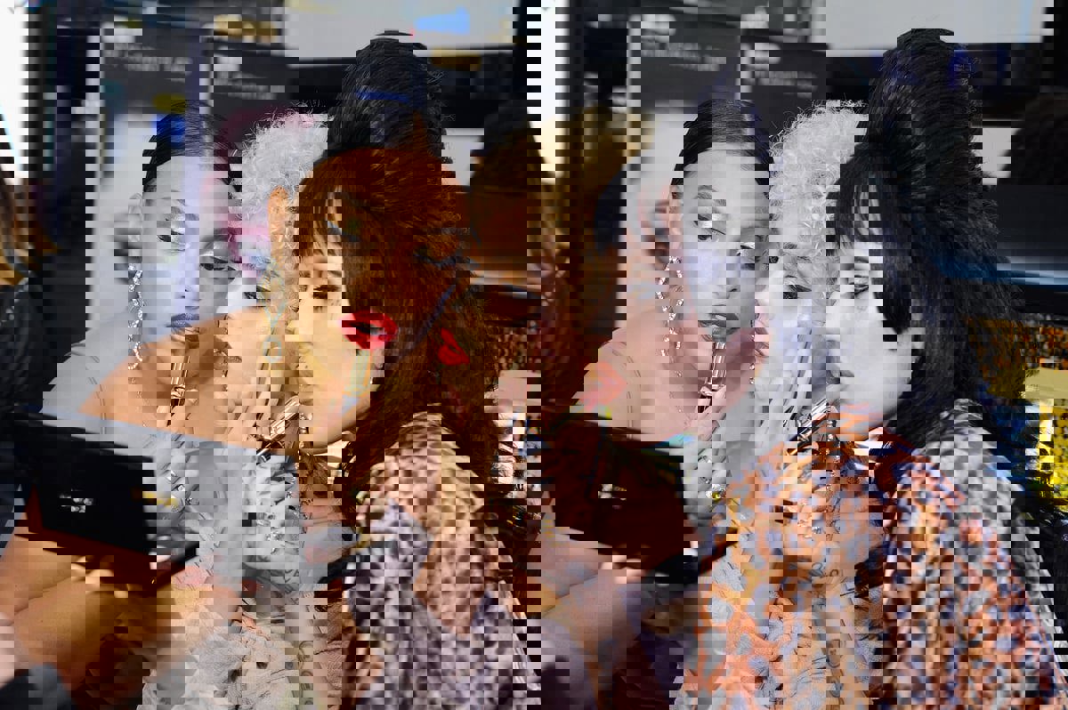 "الوجه الخزفي" خلال عرض أزياء يثير جدلاً بين رواد الموضة (صور)