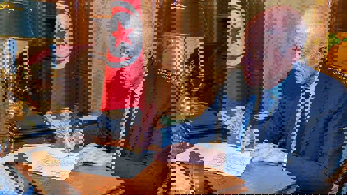 تنسيقية تونسية ضد إلزامية التطعيم تقاضي قيس سعيد بسبب "جواز التلقيح"