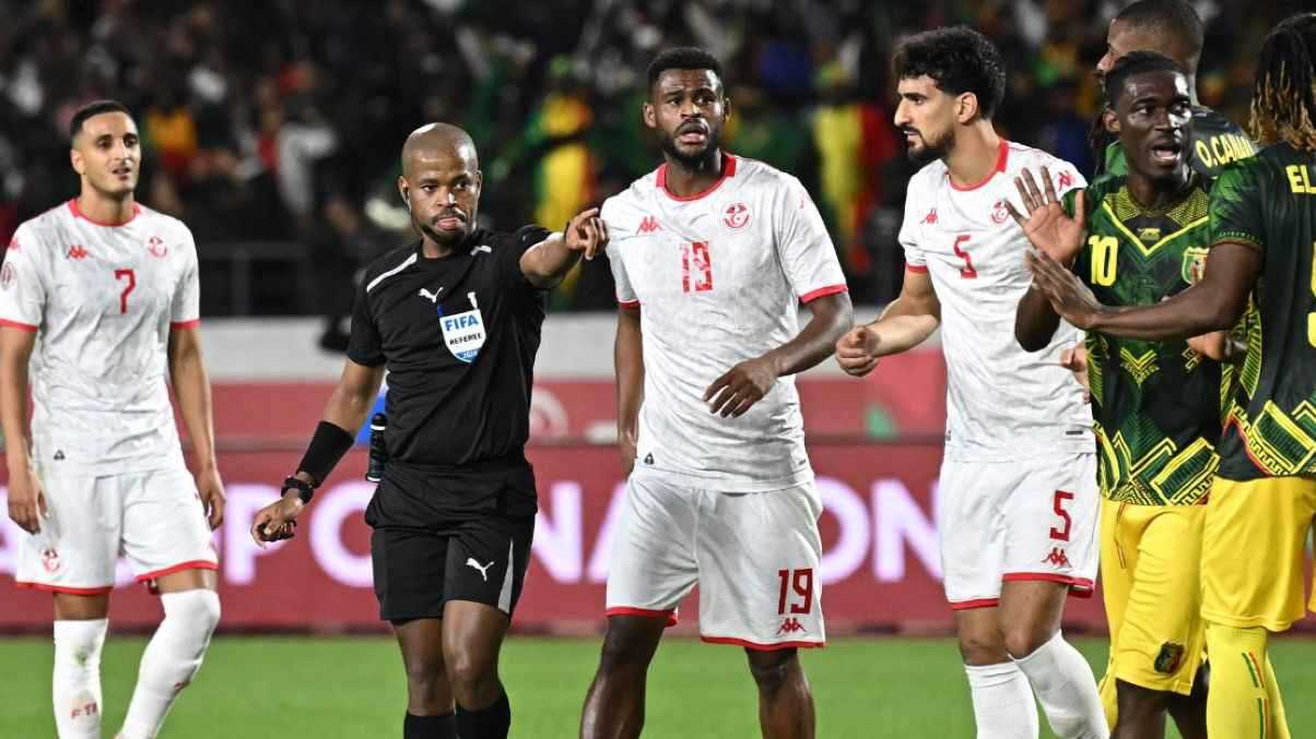 مسؤول كبير يخرق القانون وعاصفة استقالات قادمة.. 4 أحداث زلزلت منتخب تونس