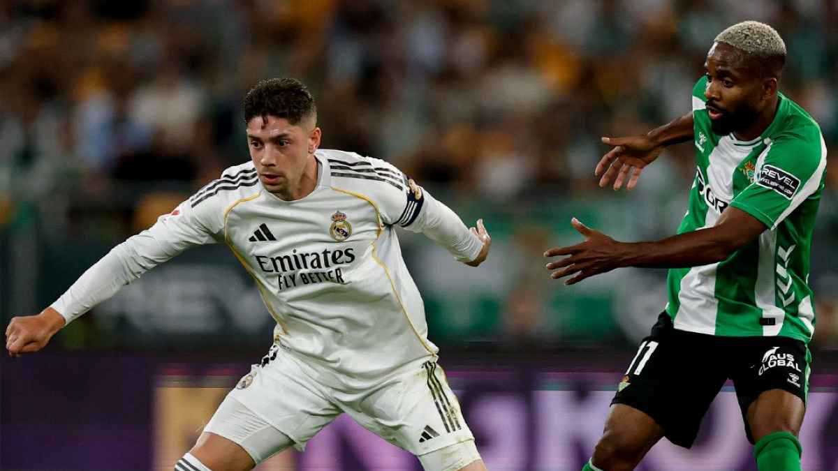 بعد تعادل ريال مدريد مع بيتيس.. ماذا يحتاج برشلونة لحسم الدوري الإسباني رسميا؟ 