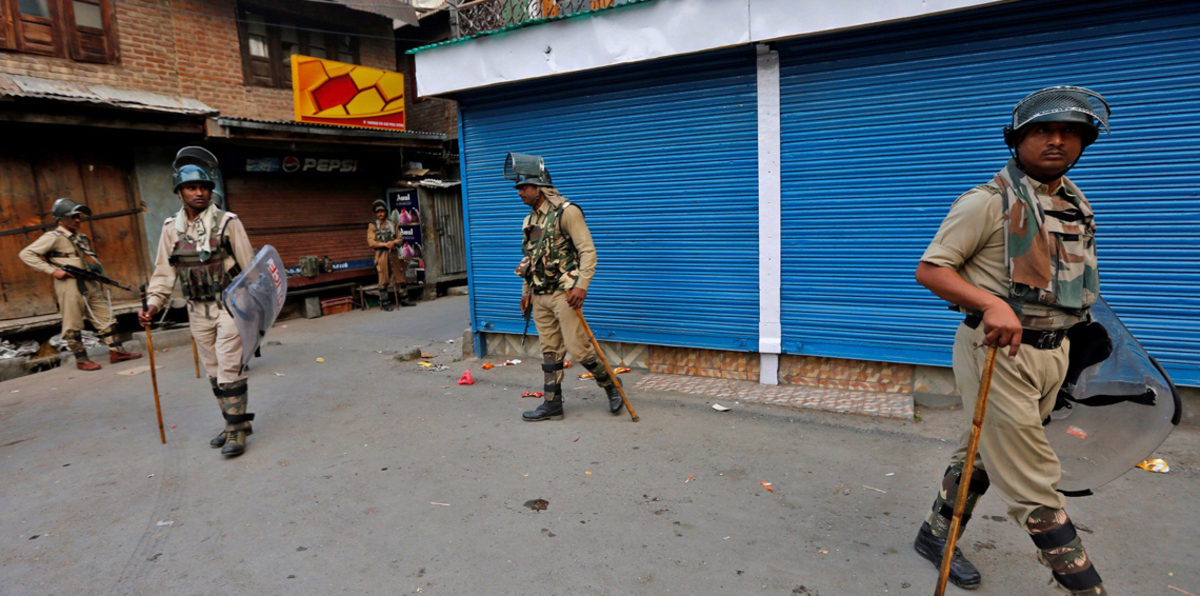 حظر تجول في كشمير الهندية بعد تجدد المواجهات عقب مقتل قيادي إسلامي