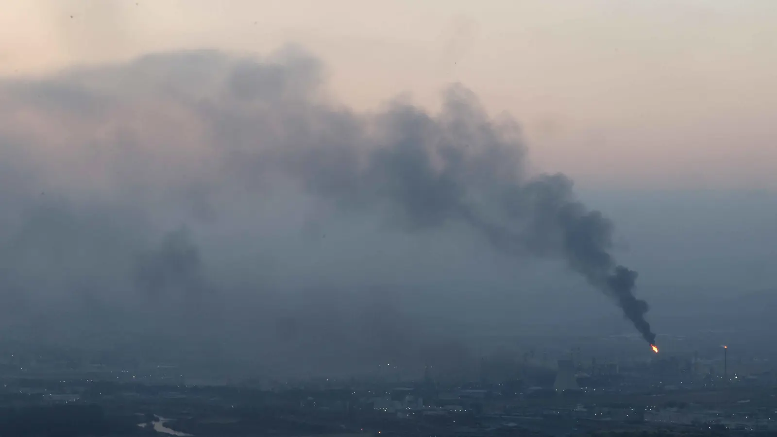 أضرار "خطيرة" تتسبب بإغلاق جميع مرافق مصفاة "بازان" في حيفا