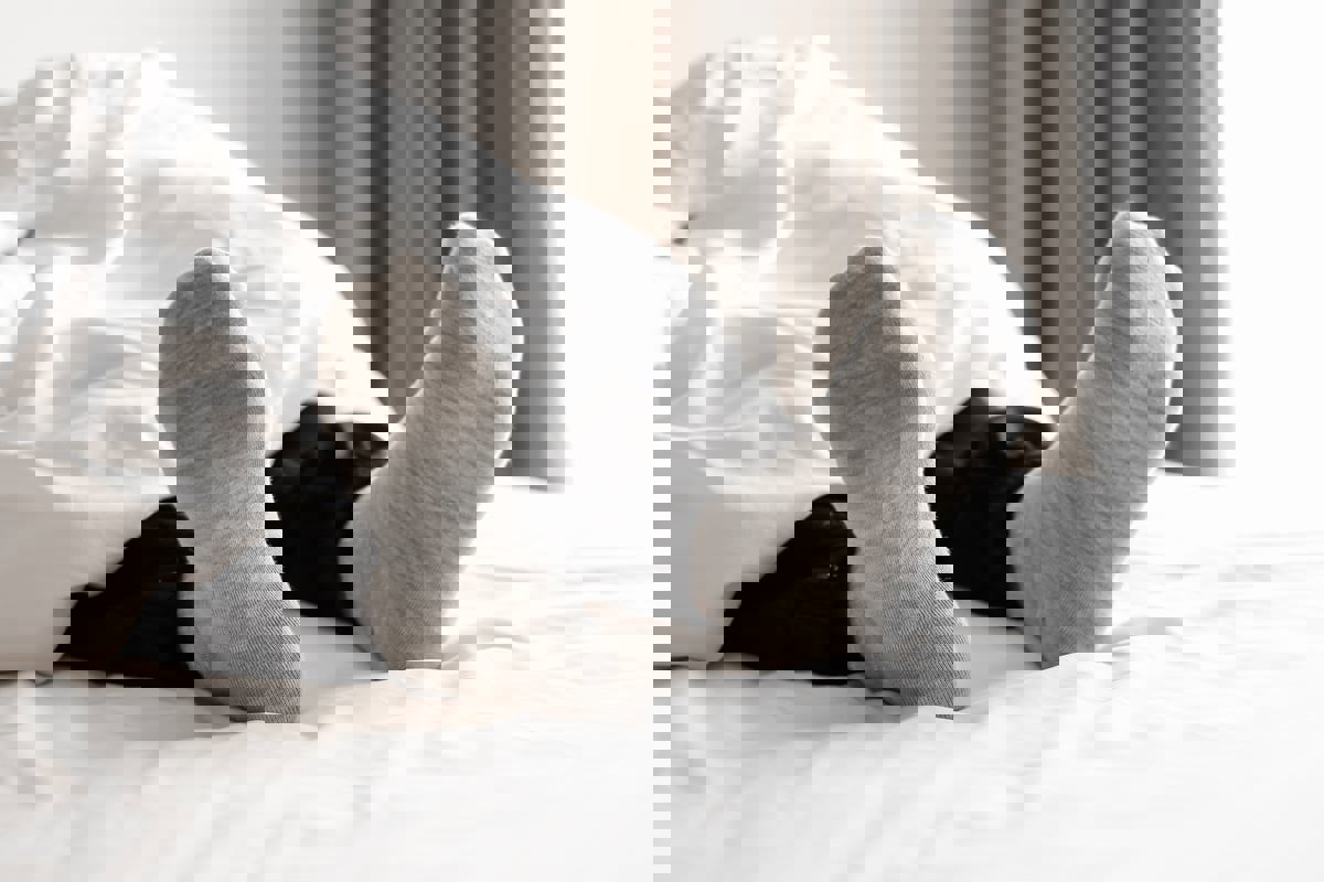 فوائد "مذهلة" لارتداء الجوارب أثناء النوم