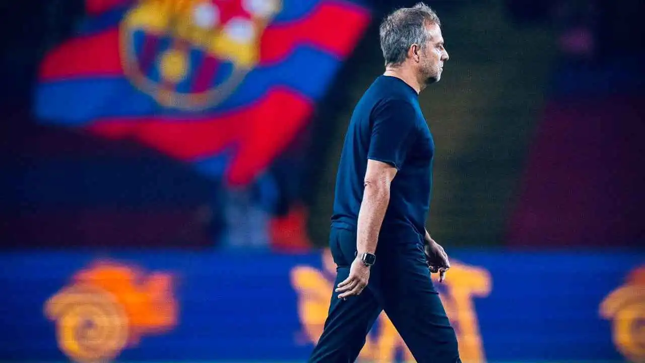 يغيب عن الكلاسيكو.. إشارة خارجة بعد هدف برشلونة الحاسم تهدد فليك بعقوبة ثقيلة