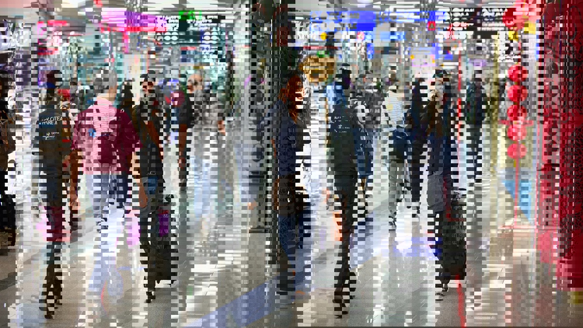 الإمارات تطلق مبادرة "الإجازة المبكرة" لعودة عاملي القطاع الخاص لبلادهم