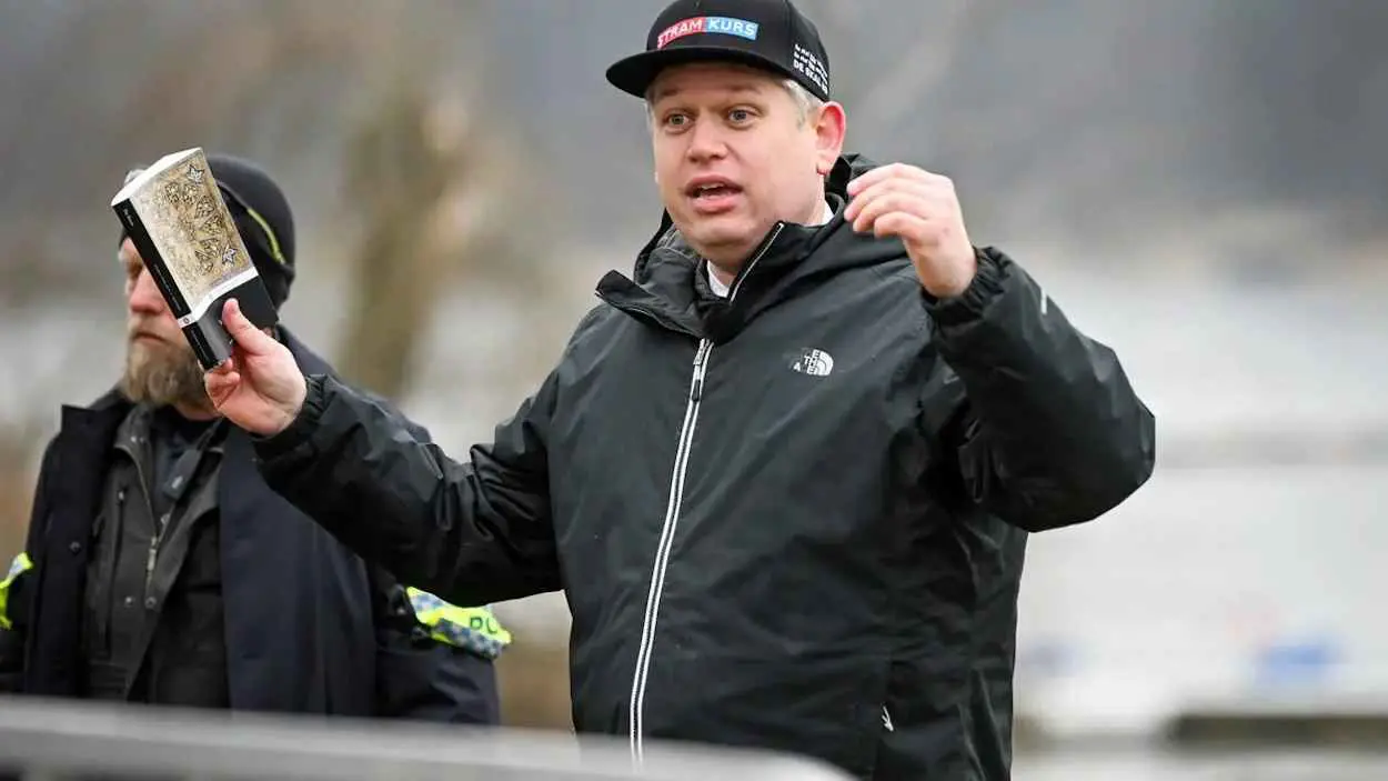 محكمة دنماركية تفرض غرامة على شخصين أُدينا بتدنيس القرآن