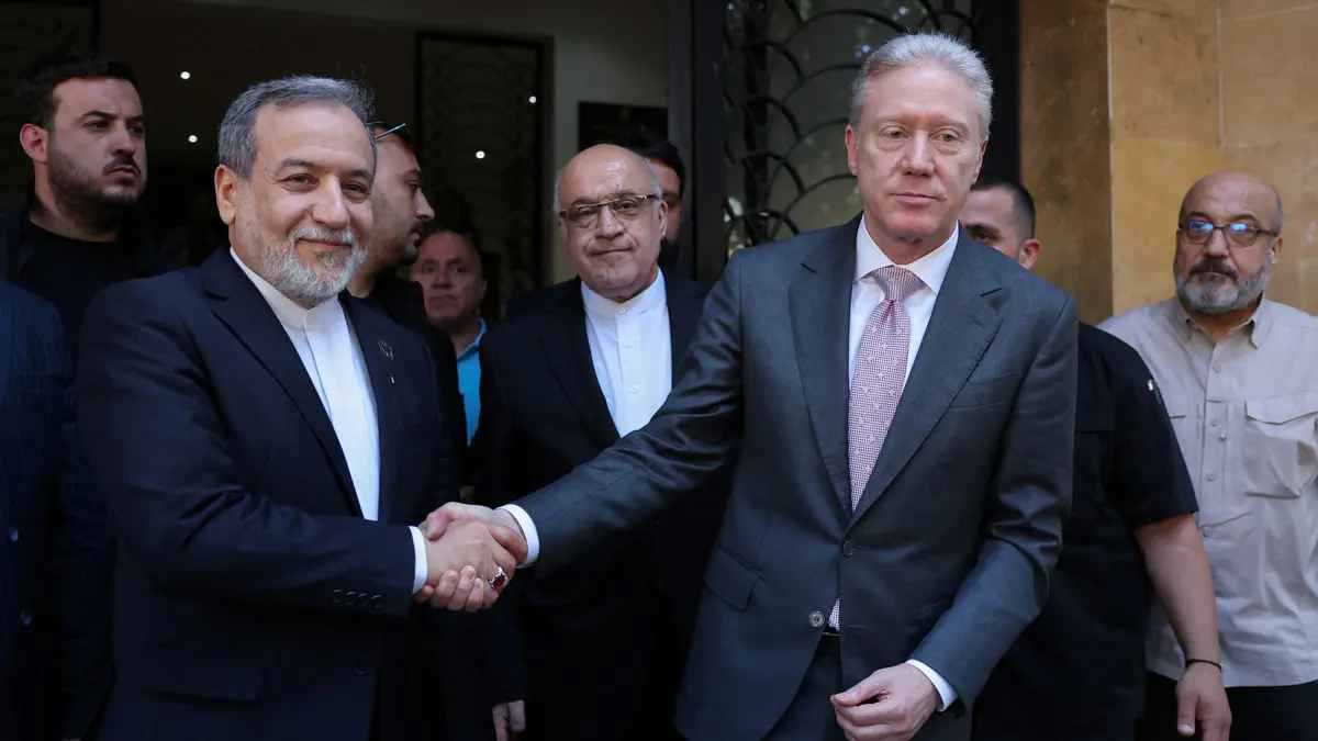 أزمة السفير الإيراني في لبنان.. بروتوكول معطّل أم نهاية نفوذ؟