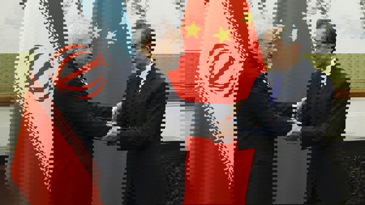 إيران والصين تستأنفان المعاملات المالية