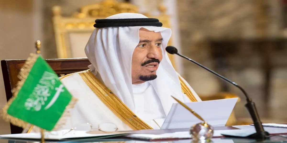 التيار الديني في السعودية يحتفي بتدخل الملك ضد عرض أزياء نسائي