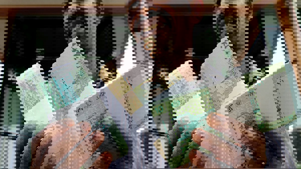 مجلس السيادة السوداني يلوح بإجراءات صارمة لمواجهة "مافيا الدولار"