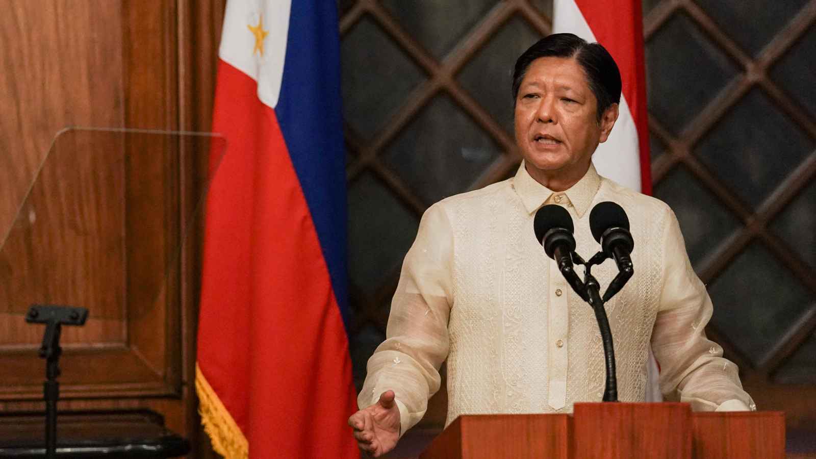 الرئيس الفلبيني يدعو المحتجين للحفاظ على سلمية المظاهرات