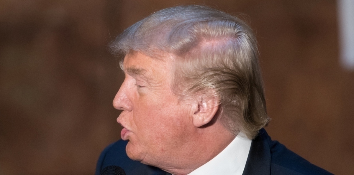 فيديو جديد يعيد الجدل حول معاناة ترامب مع "الصلع"