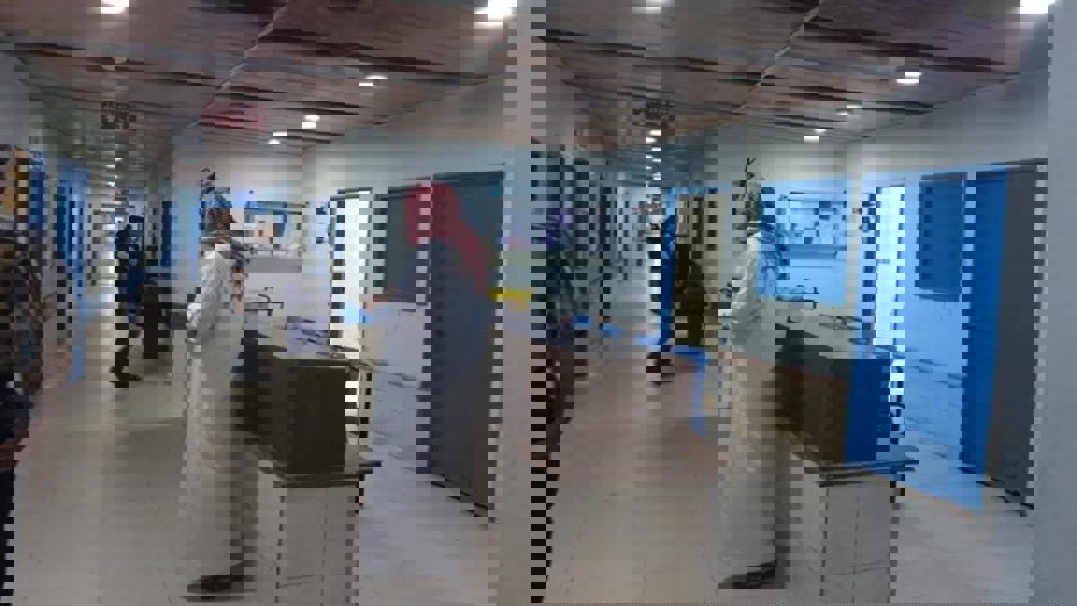 مسؤول "ملثم" يثير سخرية واسعة في العراق (صور)