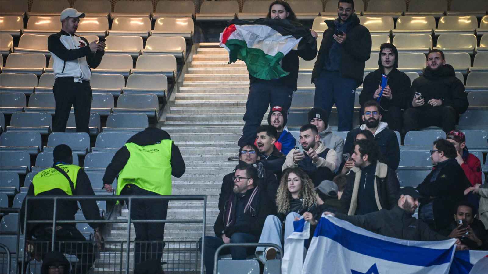 مواجهات بين مشجعين إسرائيليين وفلسطينيين خلال مباراة في فرنسا (فيديو)