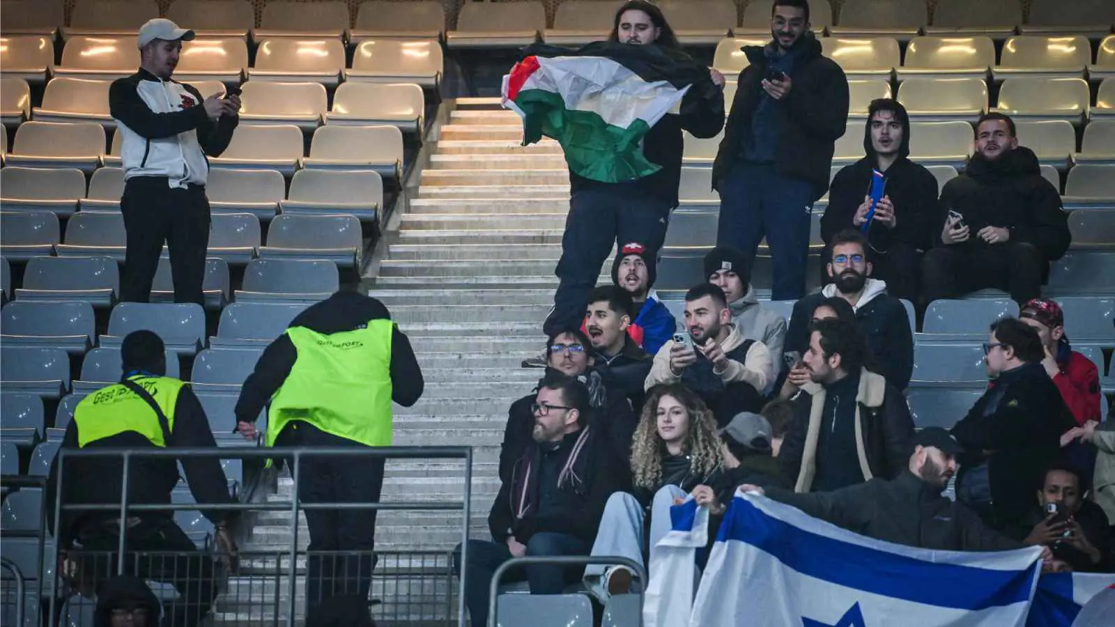 مواجهات بين مشجعين إسرائيليين وفلسطينيين خلال مباراة في فرنسا (فيديو)