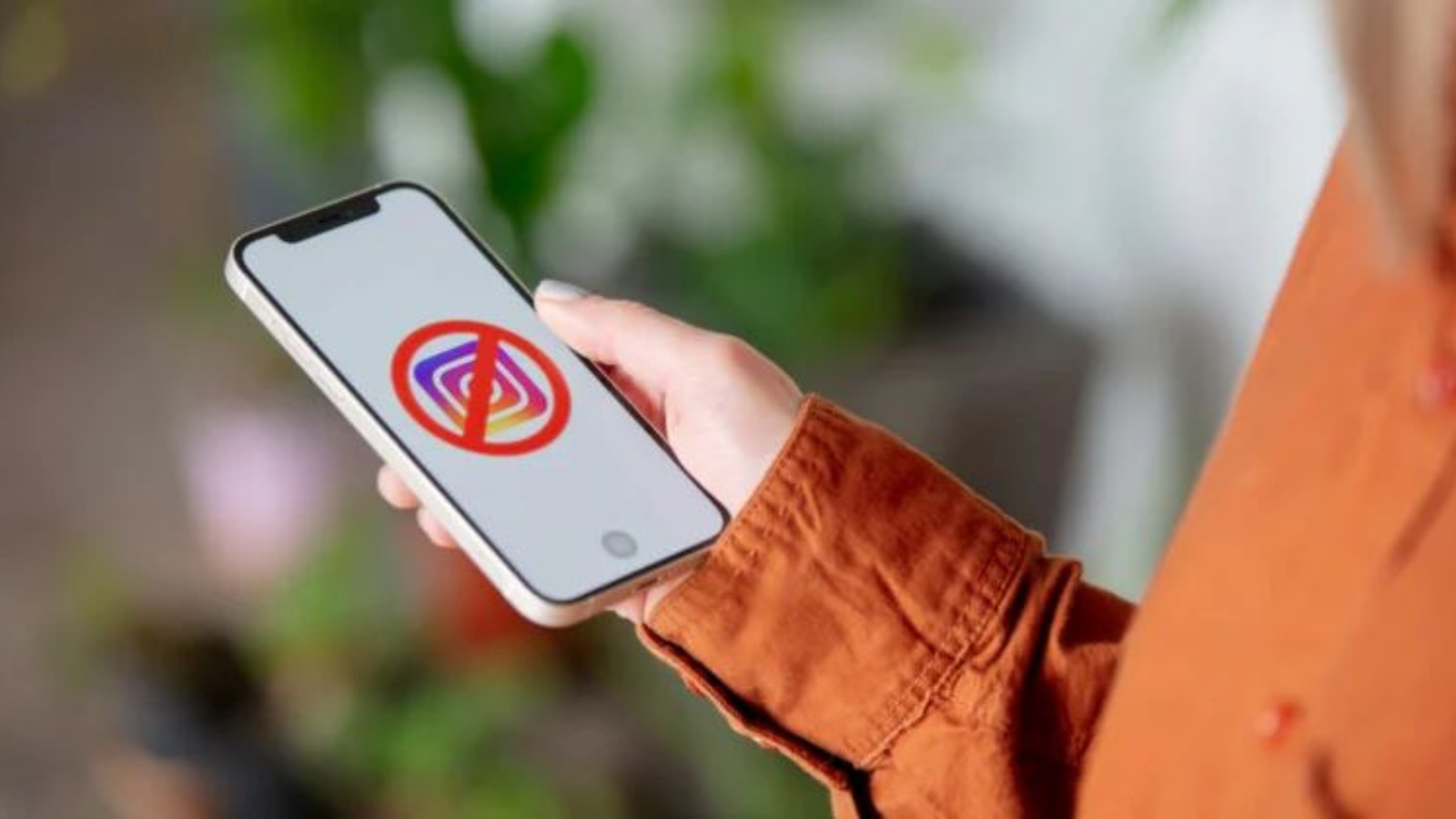 عطل مجهول يتسبب بحظر آلاف الحسابات على "إنستغرام"