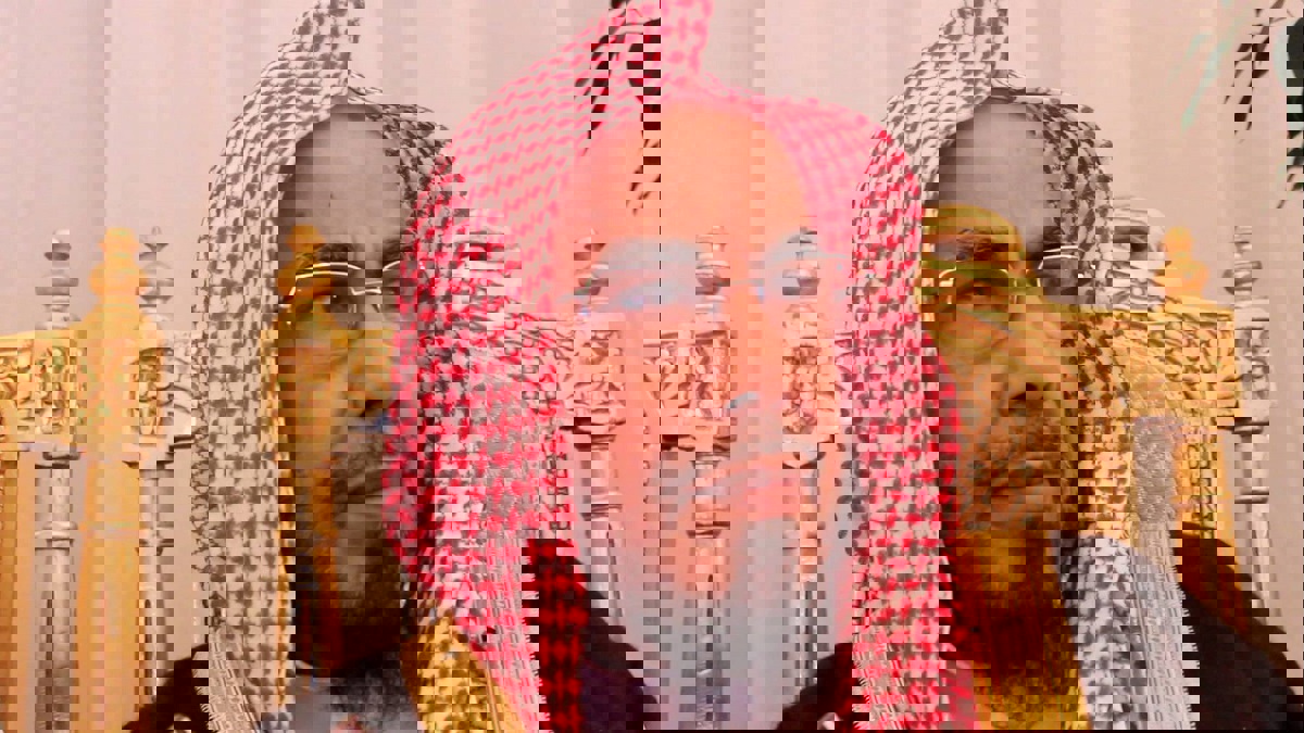 الداعية السعودي البارز عبدالله المطلق يفتي بجواز المكالمة الهاتفية بين المخطوبين‎