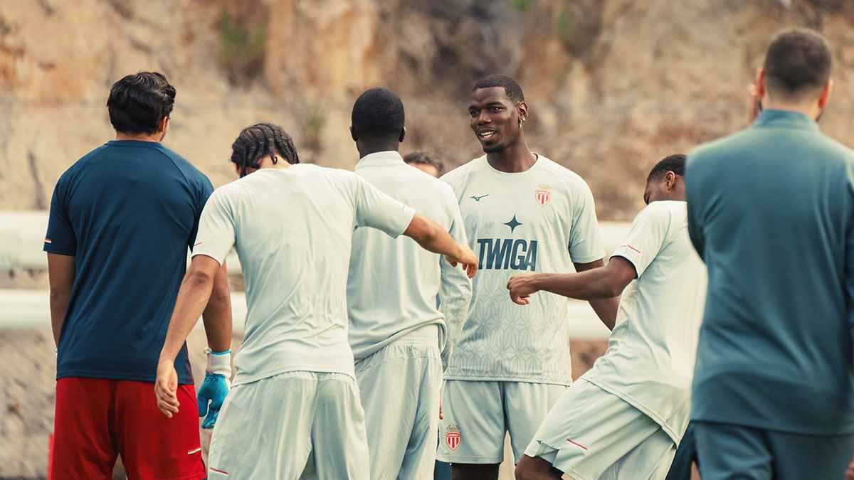 لاعبو موناكو يتجردون من ملابسهم على الطائرة قبل مواجهة كلوب بروج (فيديو)