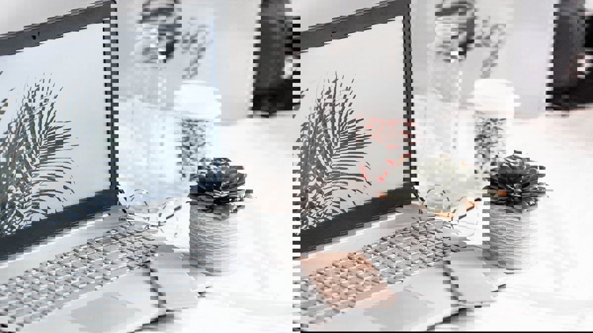 كيف تنظف لوحة مفاتيح اللاب توب بطرق آمنة؟