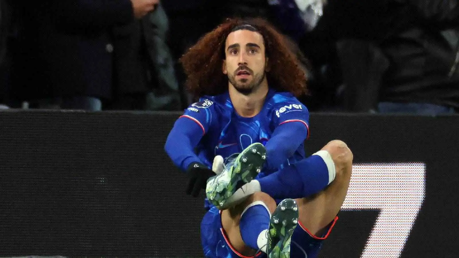 حذاء كوكوريلا يفجر جدلا في مباراة تشيلسي وتوتنهام (فيديو)