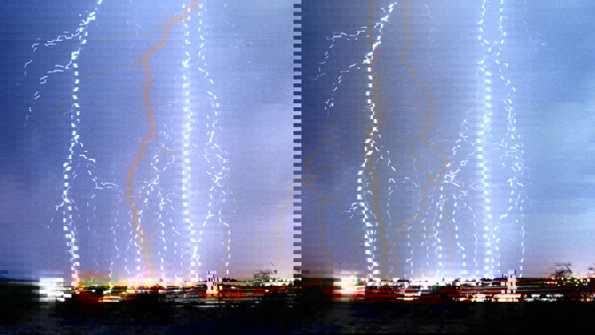 طيار يوثق صورة مذهلة لظاهرة مناخية خلال إعصار إيان