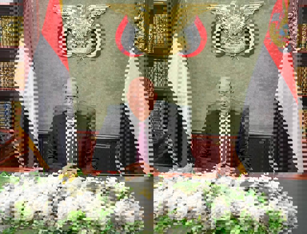 اليمن.. رئيس مجلس القيادة الرئاسي يشكل قوات عسكرية جديدة‎‎