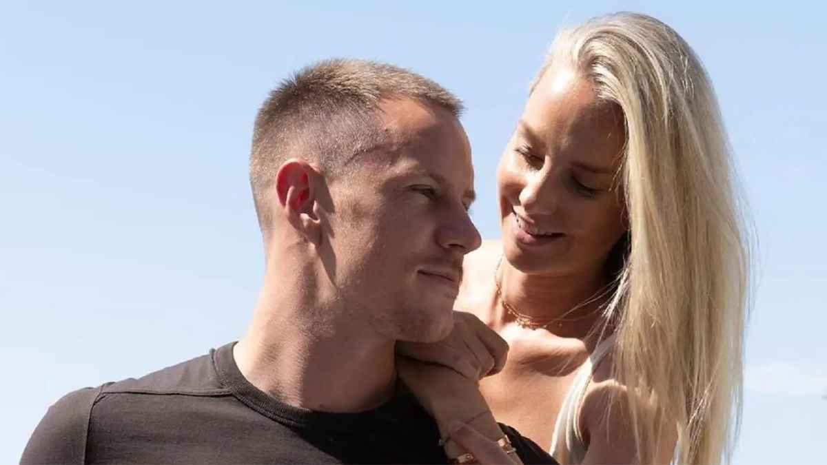 طليقة تير شتيغن.. من هي "المهندسة" المتهمة بخيانة زوجها مع المدرب؟ (صور)