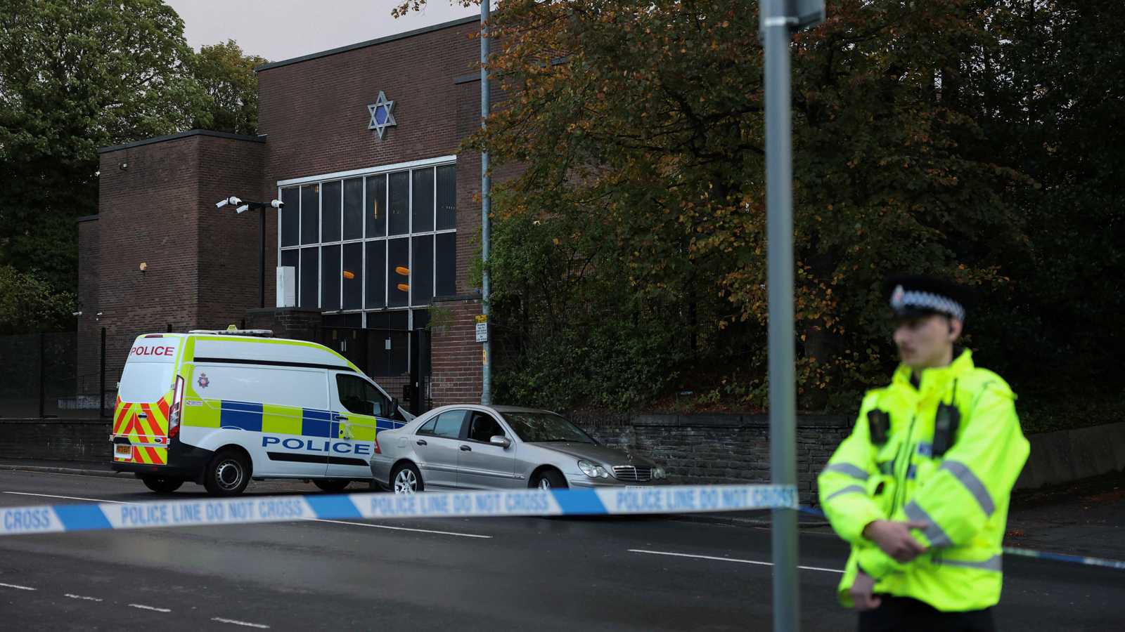 بعد هجوم الكنيس اليهودي.. بريطانيا تمنح الشرطة صلاحيات لتقييد الاحتجاجات