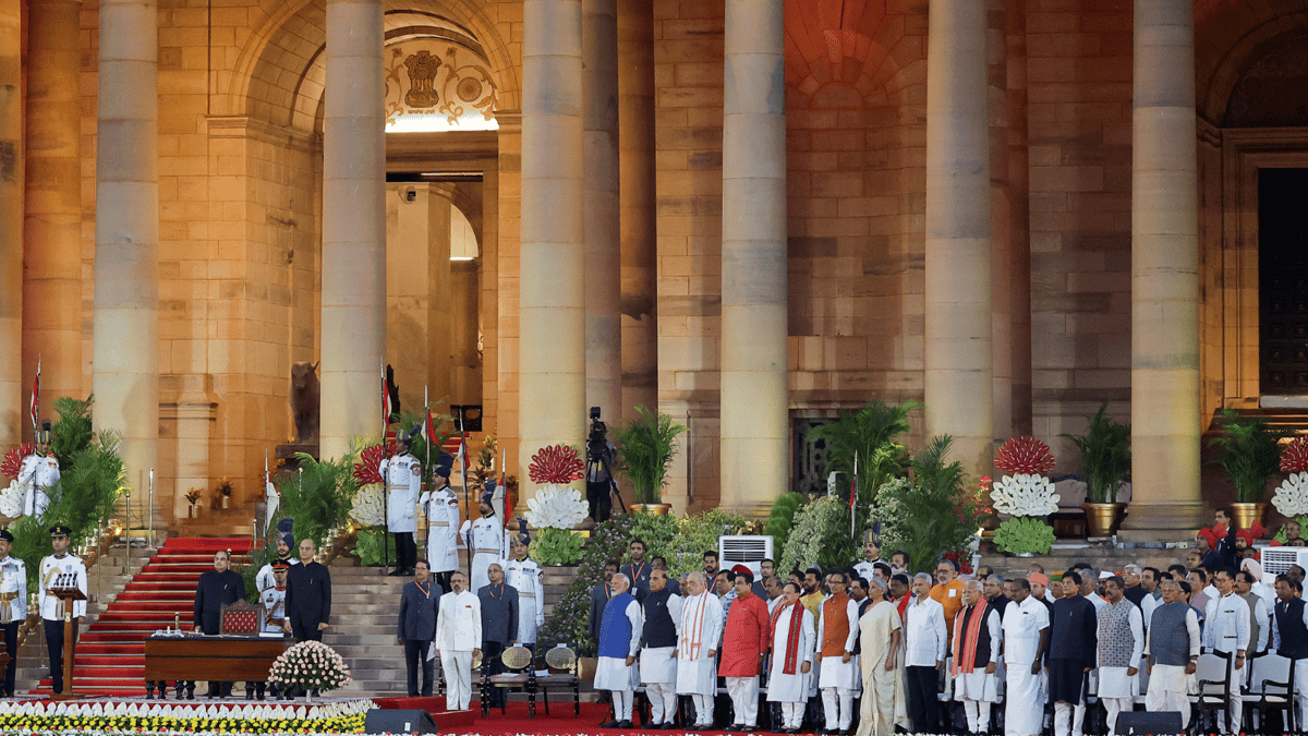 ظهور حيوان "غامض" خلال أداء الحكومة الهندية اليمين الدستورية (فيديو)
