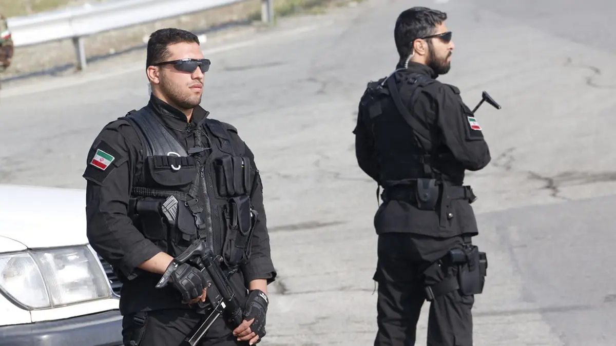 اعتقال سويدي في إيران مع توتر العلاقات بسبب محاكمة تتعلق بجرائم حرب