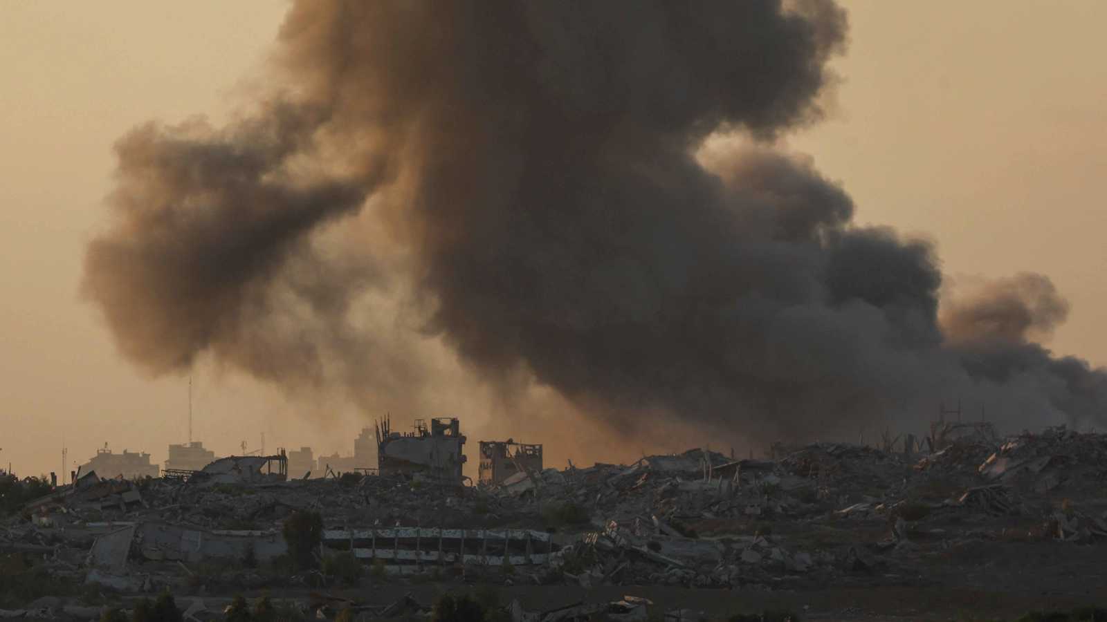 مقتل 42 فلسطينيًا إثر غارات على قطاع غزة منذ الفجر (فيديو)