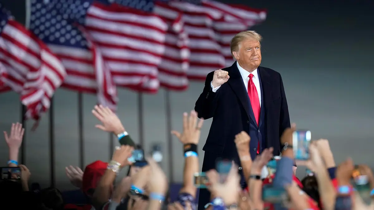 هل تجاوزت شركات التكنولوجيا الحدود بحظر ترامب؟