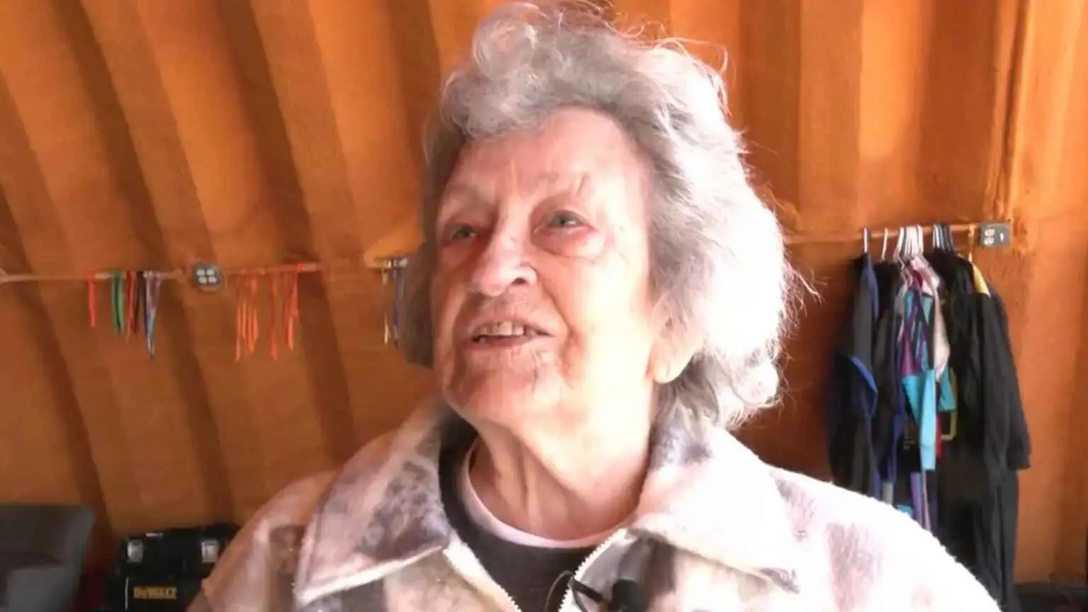 في ميلادها الـ90.. مسنة أمريكية تخوض تجربة مرعبة (صور)