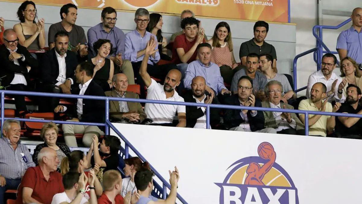 غوارديولا يدافع عن فالفيردي ويغلق الباب أمام العودة لتدريب نادي برشلونة