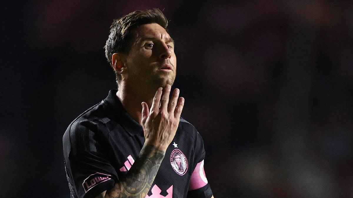 أبلغ كل المرشحين.. ميسي يحسم موقفه من العودة إلى برشلونة 