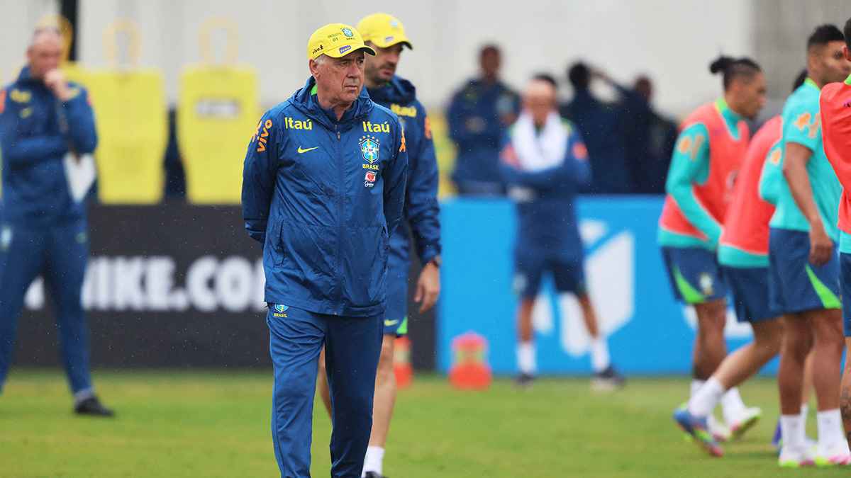 نجم الأهلي السعودي يوجه رسالة إلى أنشيلوتي