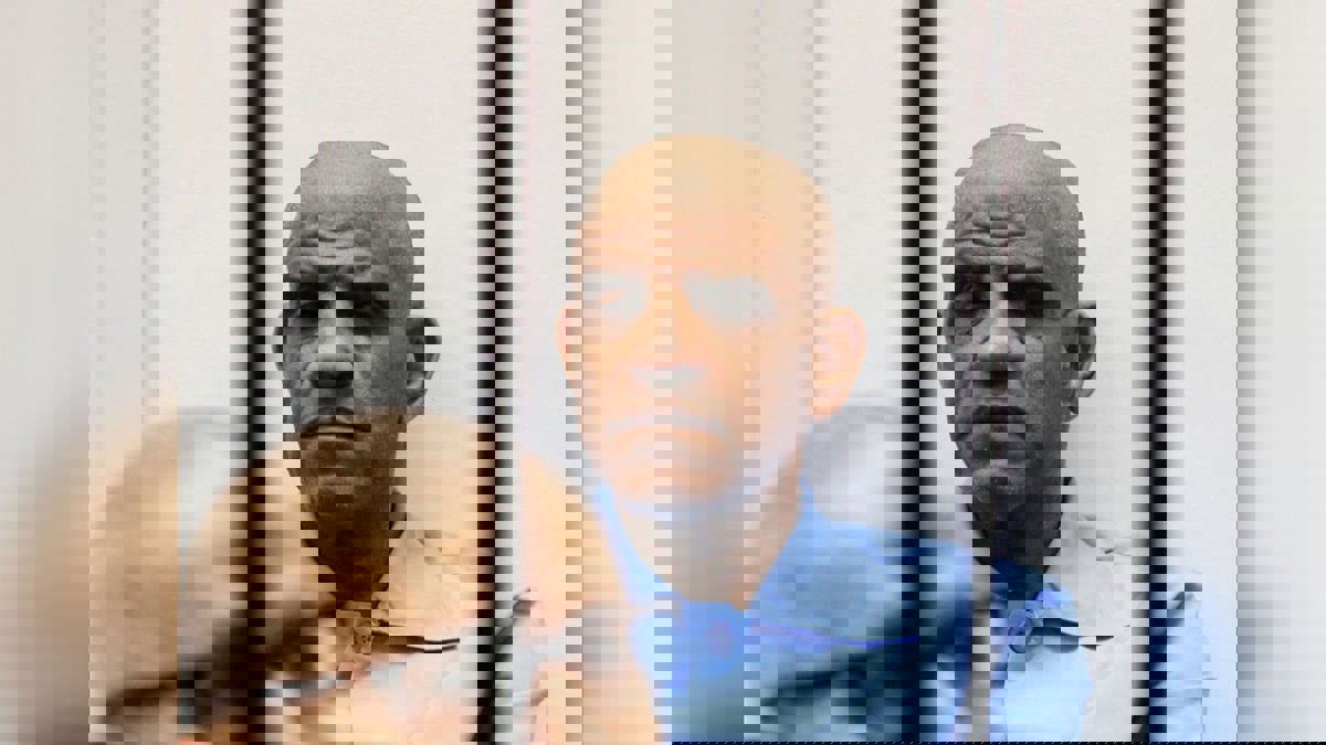 ابنة رئيس المخابرات في عهد القذافي: والدي المسجون مصاب بالسرطان ولا يتلقى العناية