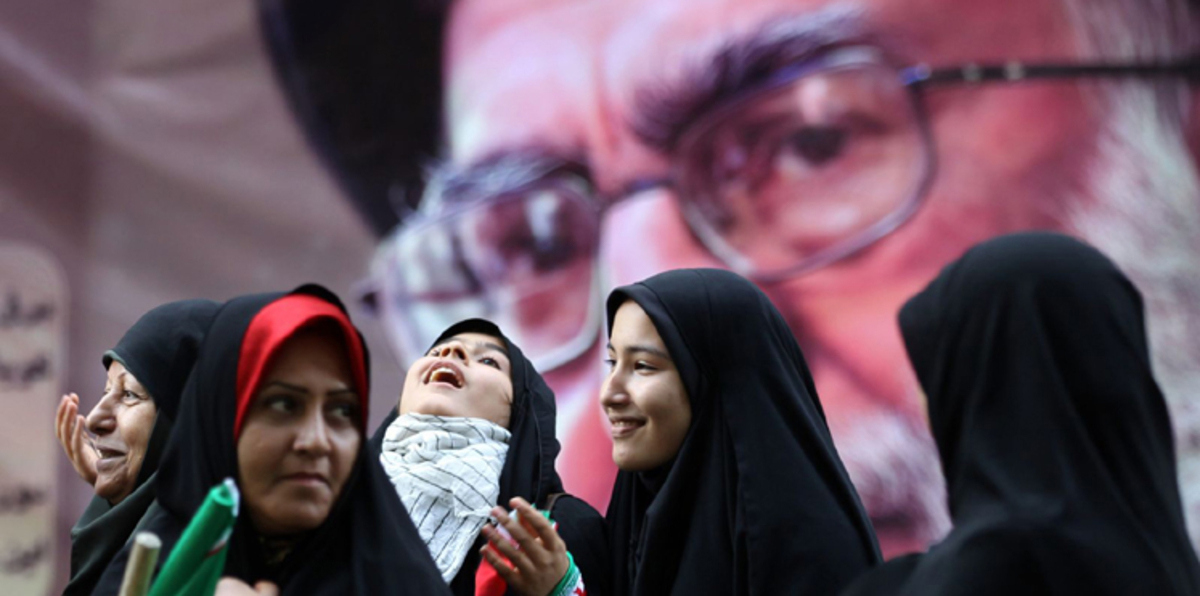 إيران تفصل النساء المصابات بالإيدز من وظائفهن