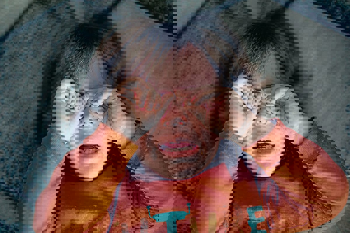 بعيدا عن الشاشة.. 6 طرق لتهدئة طفلك الغاضب