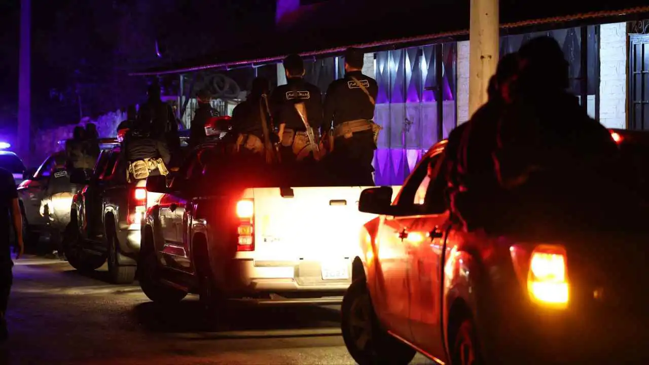 اشتباكات عنيفة بين قوات "قسد" والأمن السوري في ريف الرقة (فيديو)