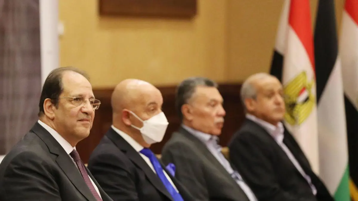 وفد من حماس يلتقي عباس كامل لبحث إعمار غزة وصفقة الأسرى