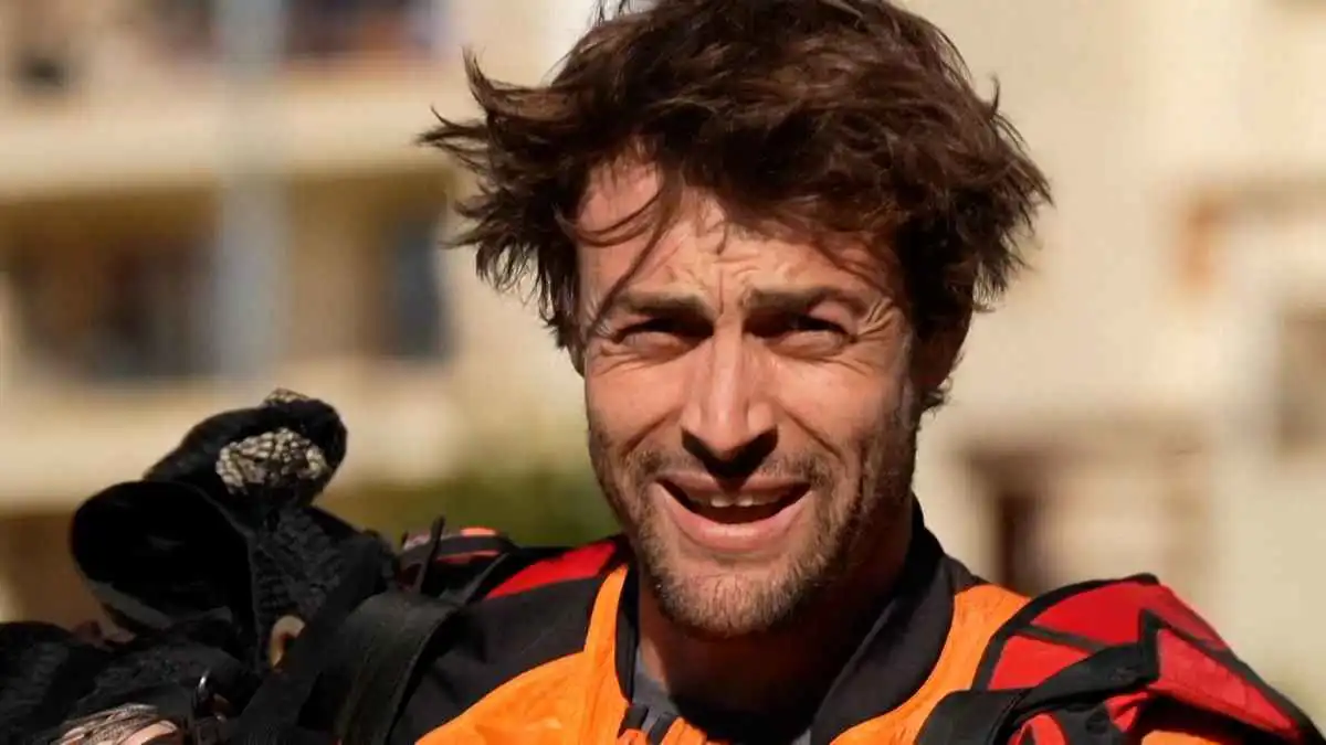 مصرع طيار أجنحة عالمي بعد اصطدامه بمعلم شهير (فيديو)