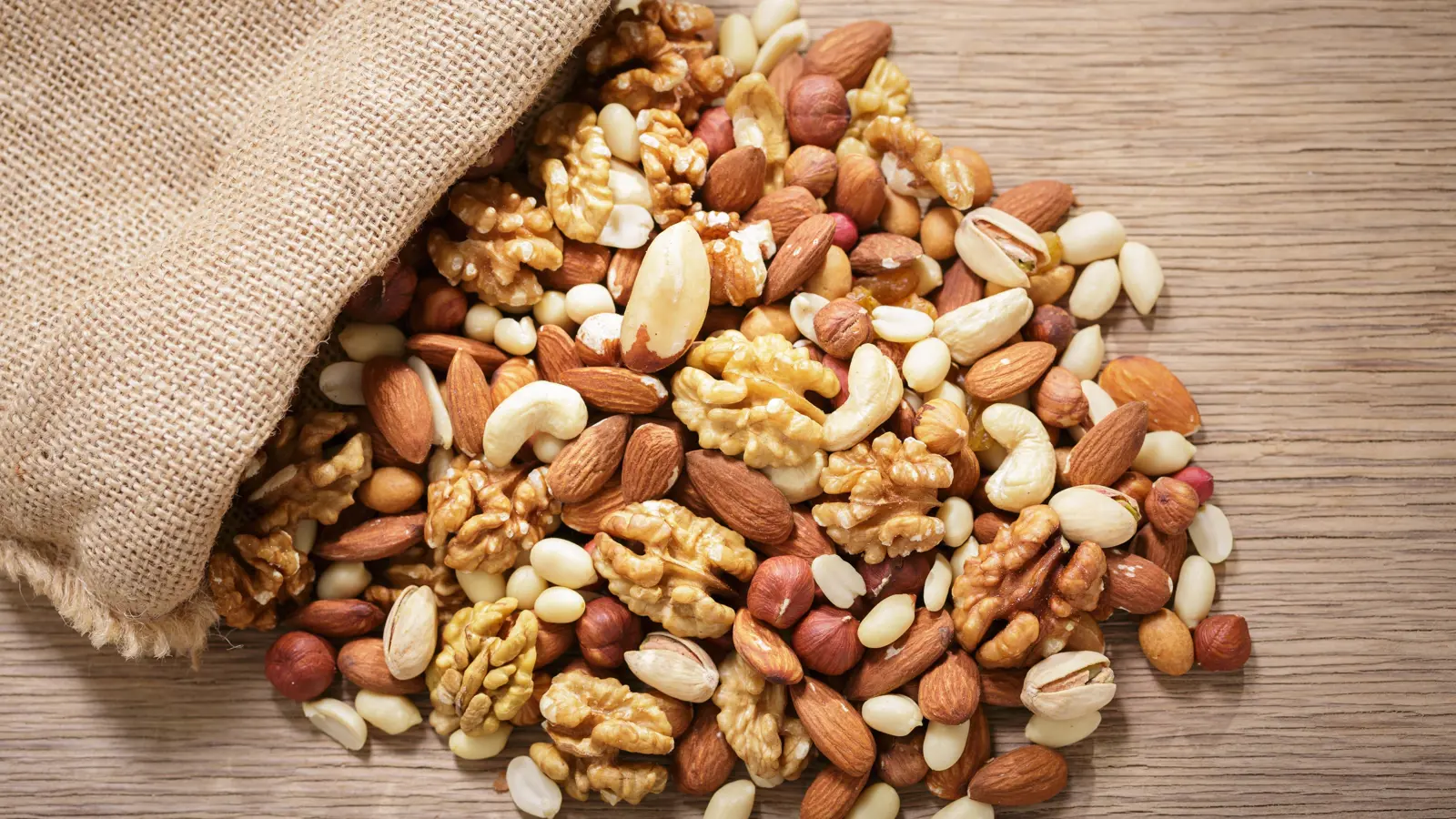 بكميات محددة.. 7 مكسرات غنية بالمغنيسيوم تعزز صحتك