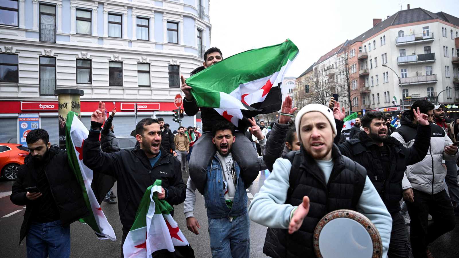 "موسم الهجرة إلى الجنوب".. انقسام ألماني بشأن مصير السوريين