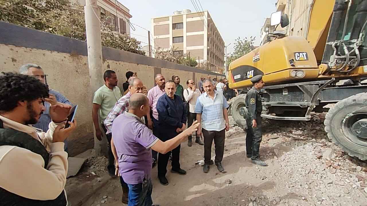 6 قتلى بانهيار عقار في أسيوط المصرية (فيديو)