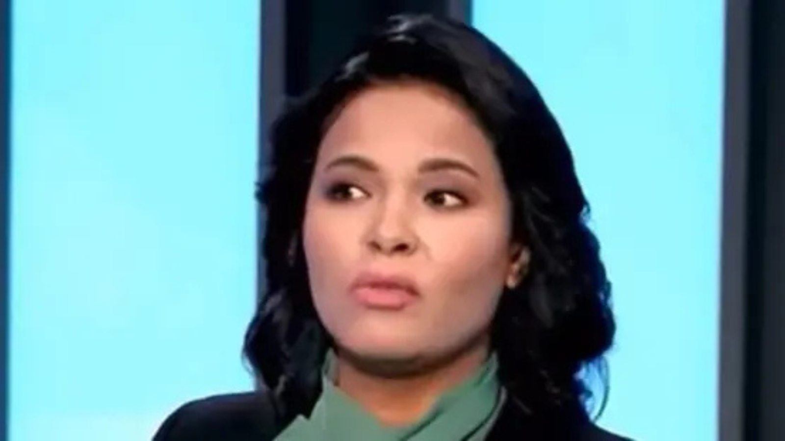 بعد 44 عامًا.. إعلامية ليبية تعثر على عائلتها عبر "تيك توك"