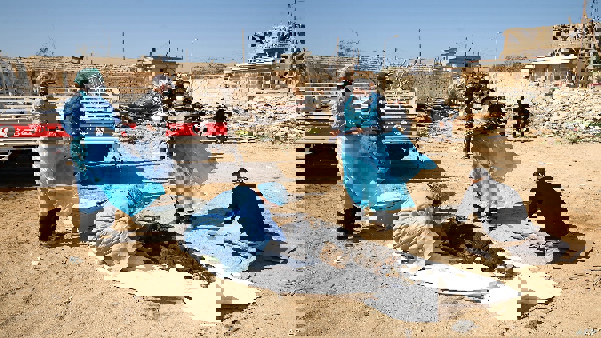 الجيش الليبي يعثر على مقبرة جماعية لـ"داعش" في بنغازي (فيديو)